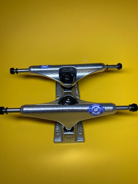 Royal Skateboard Truck with Inverted Kingpin – Raw silver