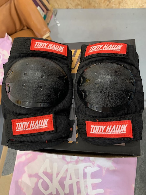 Tony Hawk Protective Set Helmet & Padset 4-8 Yrs Black/Red S/M JNR