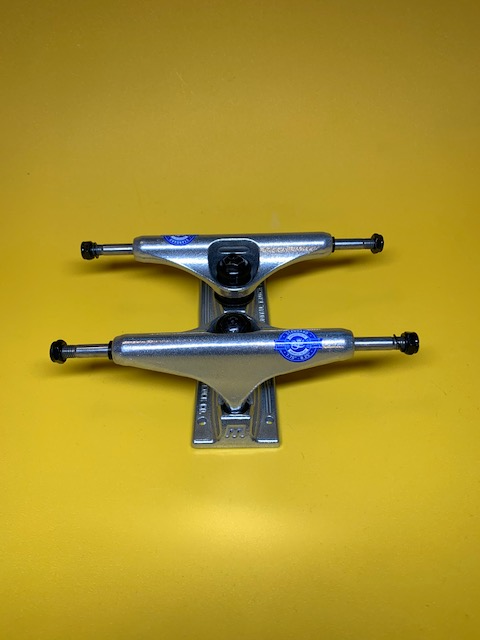 Royal Skateboard Truck with Inverted Kingpin – Raw silver